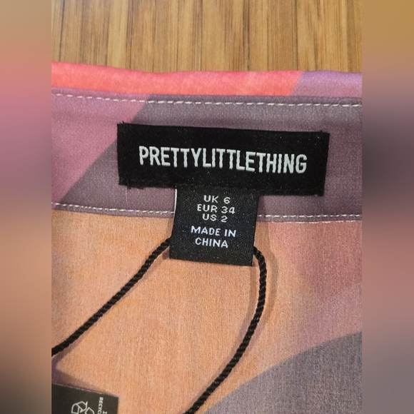 💚 NWT Prettty Little Thing Colorful Abstract Button-Up Blouse - Picture 8 of 11